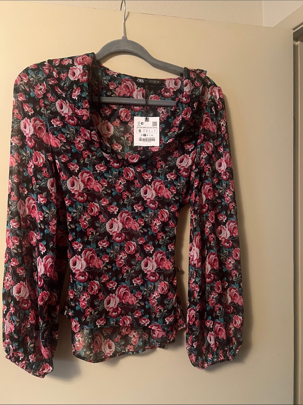 Zara Black Floral Blouse with Pink Rose Print size Small bnwts